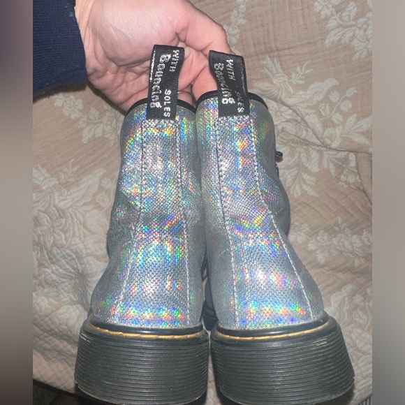 Dr. Martens 1460 Iridescent Reptile Leather Lace Up
Boots Silver Big Girls SZ 6 - Picture 3 of 8